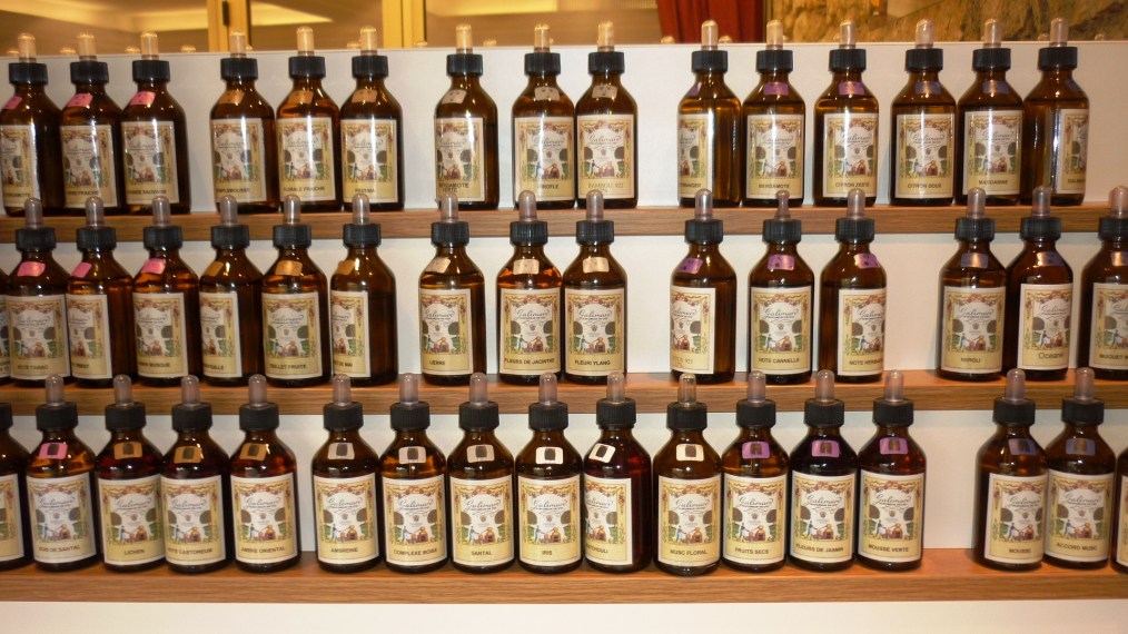 Different notes of the perfume I was creating in three levels (C) K. Hin