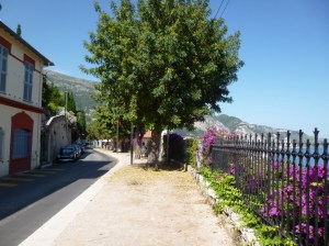 Walking amonst the villas along Boulevard de Garavan, a beautiful balcony over Italy 