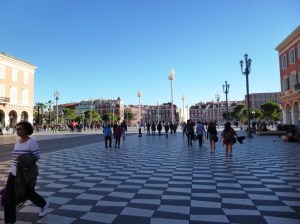 The funky new illuminated sculpture columns on Place Massena, wonderful bird dropping magnets...