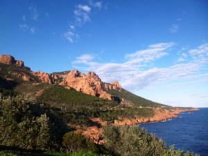 The stunning Corniche d'Or of the Esterel mountains, which can be seen from the boat trip between Nice and St Tropez